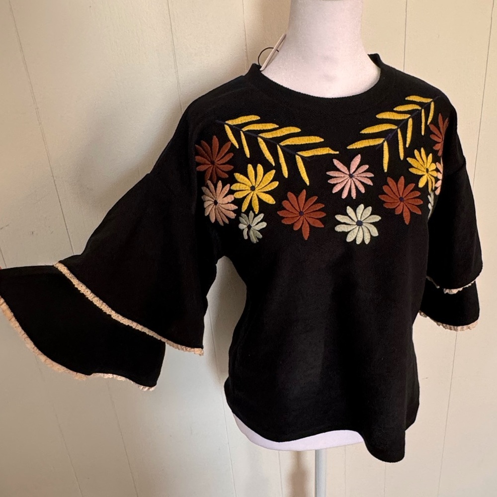Double ruffle sleeve floral ‘embroidered’ top. Never worn. Size XS